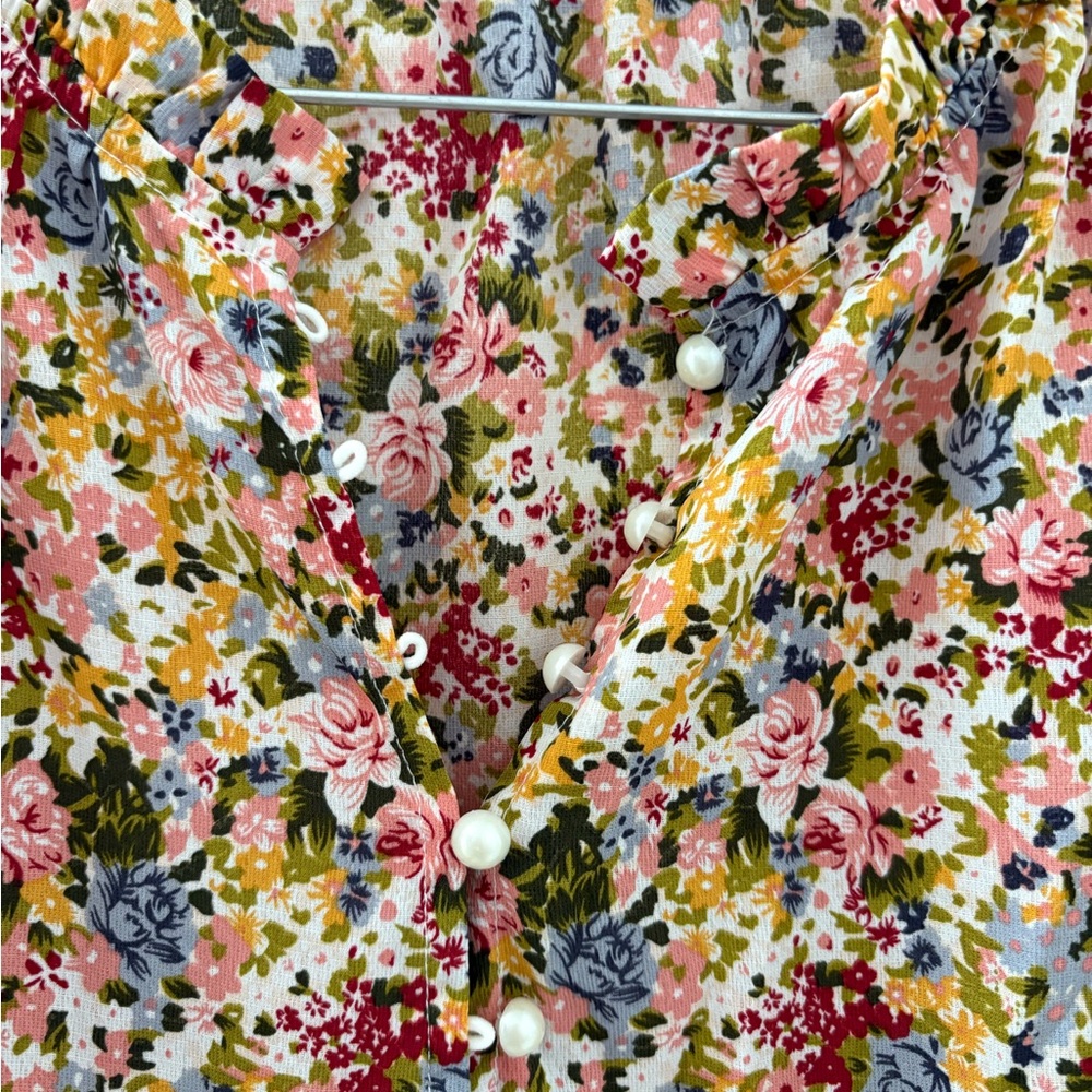 🟩3/$15 Multicolor Floral Ruffle Blouse - Picture 2 of 4